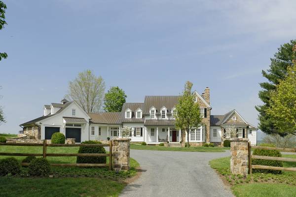 Beautiful Custom Home in Hume, Virginia