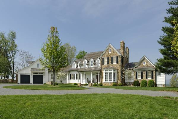 Beautiful Custom Home in Hume, Virginia