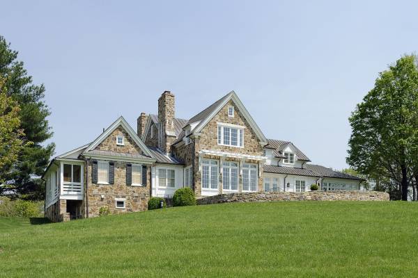 Beautiful Custom Home in Hume, Virginia