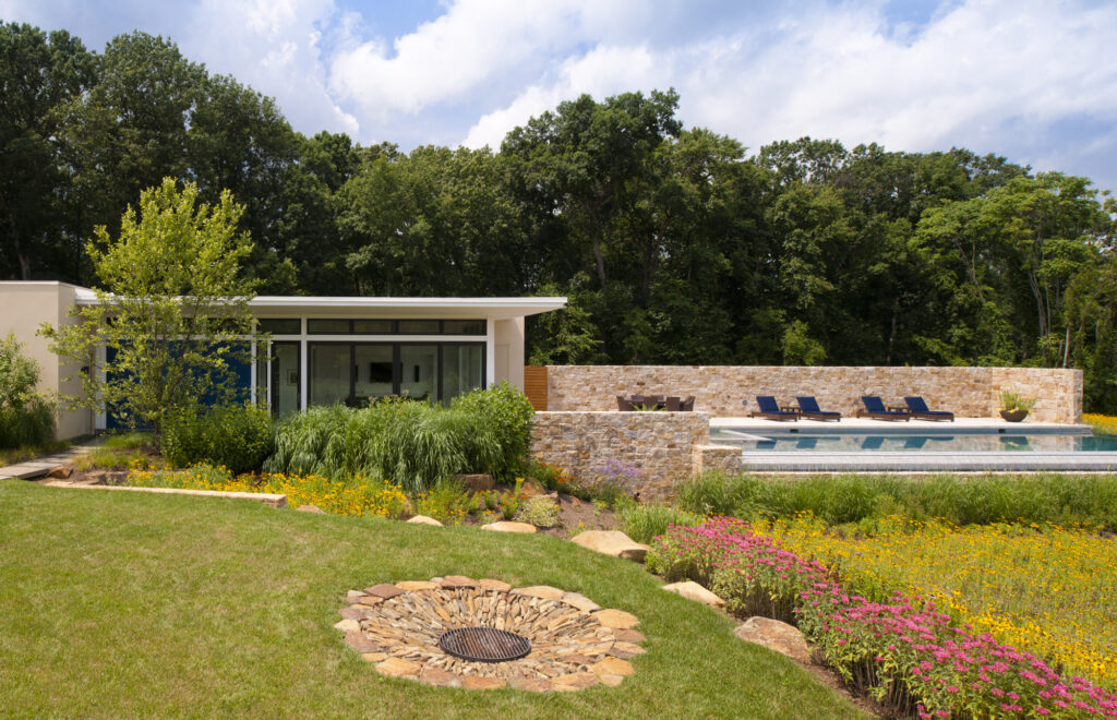 Loudoun County Contemporary Pool House | Contemporary / Modern